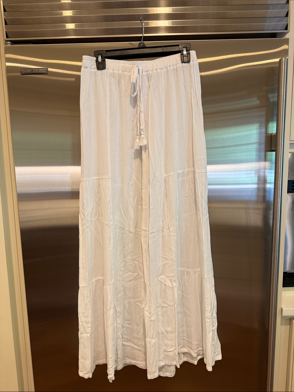 Lightweight White Tiered Drawstring Pants. Size medium. NWoT